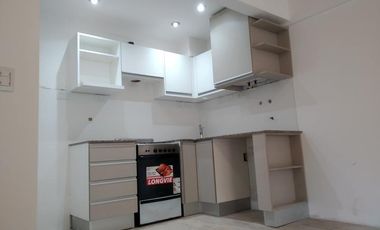 Semipiso 2 amb. c/balcón terraza casi a estrenar