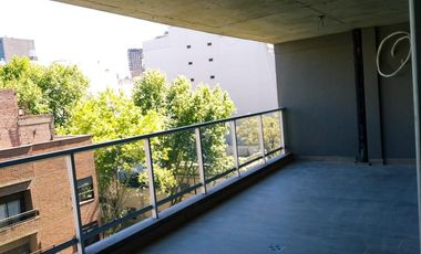 Semipiso 2 amb. c/balcón terraza casi a estrenar