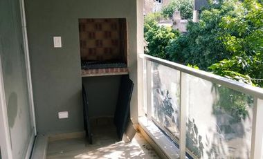 Semipiso 2 amb. c/balcón terraza casi a estrenar