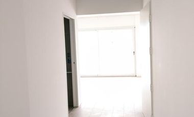 Semipiso 2 amb. c/balcón terraza casi a estrenar