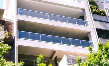 Semipiso 2 amb. c/balcón terraza casi a estrenar