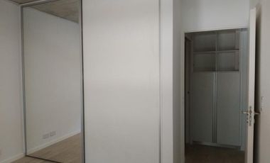 Semipiso 2 amb. c/balcón terraza casi a estrenar