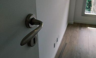 Semipiso 2 amb. c/balcón terraza casi a estrenar