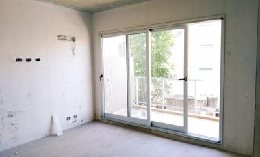 Semipiso 2 amb. c/balcón terraza casi a estrenar