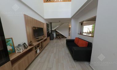 IMPECABLE PH con jardín a NUEVO a mts de Escalada Ctro y del FCGR - APTO CRÉDITO!!!