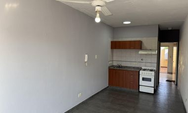 Departamento en  Alquiler 2 amb. c/ patio - Haedo Sur