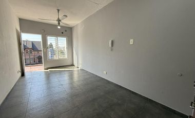 Departamento en  Alquiler 2 amb. c/ patio - Haedo Sur