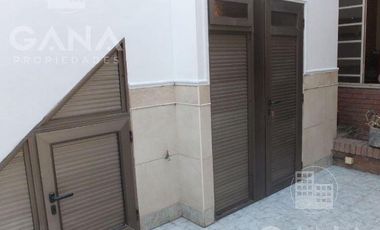 Casa en  Venta Barrio Cura Rosario, 5 ambientes, 3 Dormitorios, 1 cochera, patio y parrillero