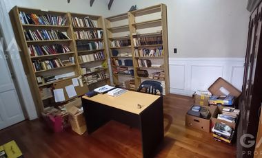 Casa en  Venta Barrio Cura Rosario, 5 ambientes, 3 Dormitorios, 1 cochera, patio y parrillero