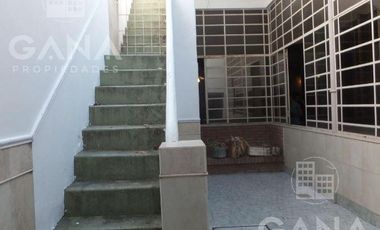 Casa en  Venta Barrio Cura Rosario, 5 ambientes, 3 Dormitorios, 1 cochera, patio y parrillero