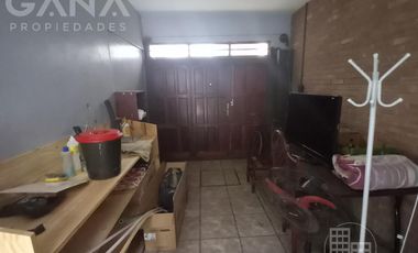 Casa en  Venta Barrio Cura Rosario, 5 ambientes, 3 Dormitorios, 1 cochera, patio y parrillero