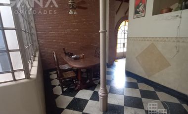 Casa en  Venta Barrio Cura Rosario, 5 ambientes, 3 Dormitorios, 1 cochera, patio y parrillero