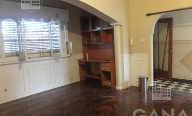 Casa en  Venta Barrio Cura Rosario, 5 ambientes, 3 Dormitorios, 1 cochera, patio y parrillero