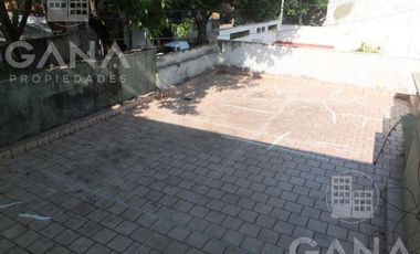 Casa en  Venta Barrio Cura Rosario, 5 ambientes, 3 Dormitorios, 1 cochera, patio y parrillero