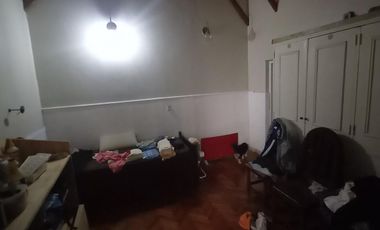 Casa en  Venta Barrio Cura Rosario, 5 ambientes, 3 Dormitorios, 1 cochera, patio y parrillero