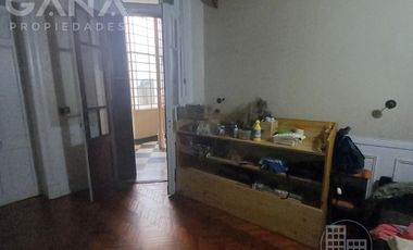 Casa en  Venta Barrio Cura Rosario, 5 ambientes, 3 Dormitorios, 1 cochera, patio y parrillero