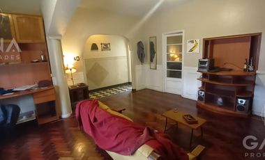 Casa en  Venta Barrio Cura Rosario, 5 ambientes, 3 Dormitorios, 1 cochera, patio y parrillero