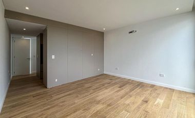 Casa de diseño con 4 dormitorios y pileta en el mejor terreno del country