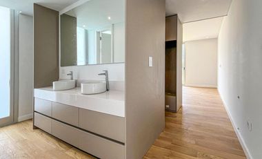 Casa de diseño con 4 dormitorios y pileta en el mejor terreno del country