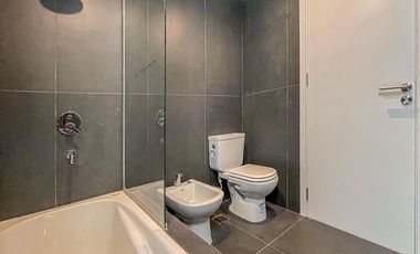 Casa de diseño con 4 dormitorios y pileta en el mejor terreno del country