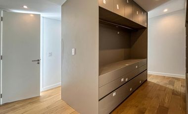 Casa de diseño con 4 dormitorios y pileta en el mejor terreno del country