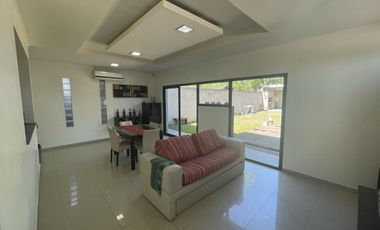 Casa en Venta- Parque Sicardi. 2 dormitorios, garaje, parrilla, parque, 659 esquina 13