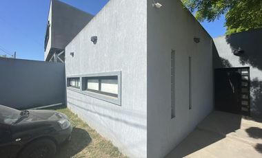 Casa en Venta- Parque Sicardi. 2 dormitorios, garaje, parrilla, parque, 659 esquina 13