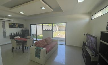 Casa en Venta- Parque Sicardi. 2 dormitorios, garaje, parrilla, parque, 659 esquina 13