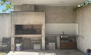 Casa en Venta- Parque Sicardi. 2 dormitorios, garaje, parrilla, parque, 659 esquina 13