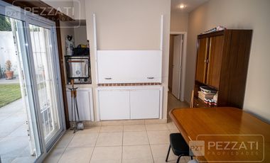 Chalet  en venta Zona Parque Luro. Impecable estado