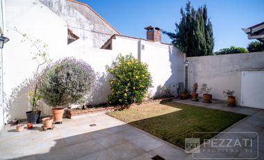 Chalet  en venta Zona Parque Luro. Impecable estado