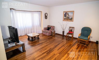 Chalet  en venta Zona Parque Luro. Impecable estado
