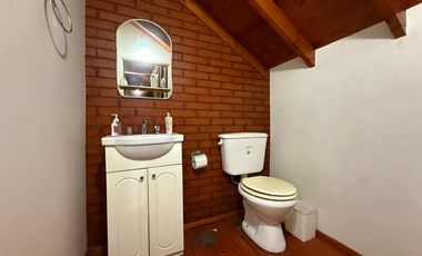 Casa cinco ambientes cocheras y jardin en venta en Wilde