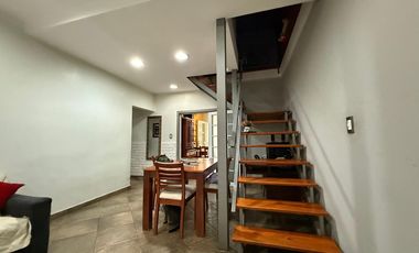 Casa cinco ambientes cocheras y jardin en venta en Wilde