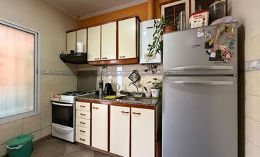 Casa cinco ambientes cocheras y jardin en venta en Wilde