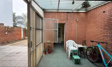 Casa cinco ambientes cocheras y jardin en venta en Wilde