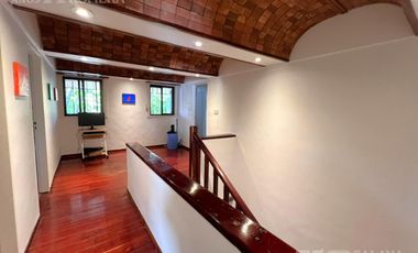 CASA VENTA 5 AMBIENTES OLIVOS JARDÍN PILETA