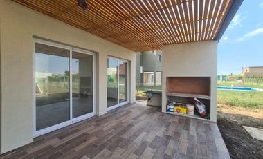 Casa a estrenar - San Ramiro - Pilar del Este - 4 Ambientes - Parrilla-venta
