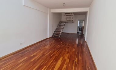 Hermoso Departamento de 2 Ambientes en Dúplex con Cochera- En Venta