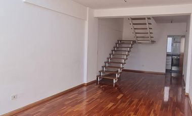 Hermoso Departamento de 2 Ambientes en Dúplex con Cochera- En Venta