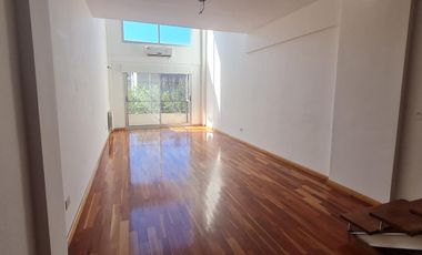 Hermoso Departamento de 2 Ambientes en Dúplex con Cochera- En Venta
