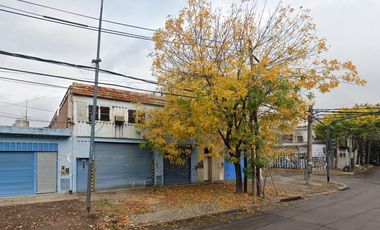 Galpón en Zona Industrial (I1) con Amplia Superficie Cubierta y Potencial Comercial- En Venta