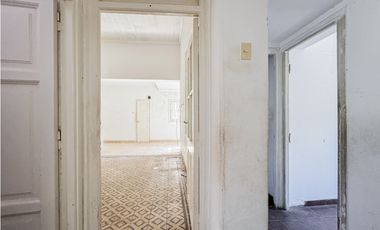 CASA 3 AMBIENTES EN ESQUINA A RECICLAR
