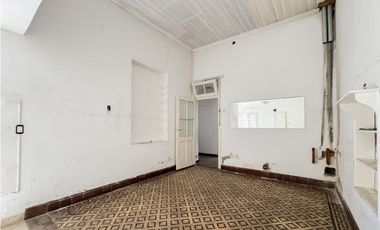 CASA 3 AMBIENTES EN ESQUINA A RECICLAR