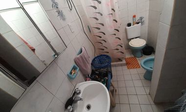 VENTA CASA DOS DORMITORIOS Y COCHERA.