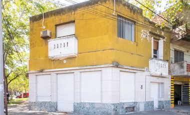 Casa de 4 dorm en P.A c/cochera+ Local comercial