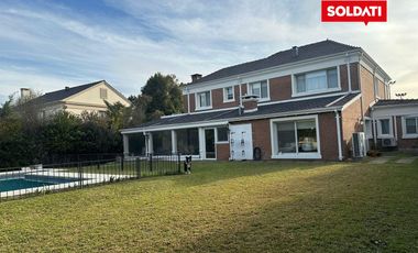 Casa en La Lomada, ENERO impecable. 4 cuartos, piscina, play. Consulte diciembre