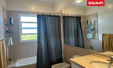 Casa en La Lomada, ENERO impecable. 4 cuartos, piscina, play. Consulte diciembre