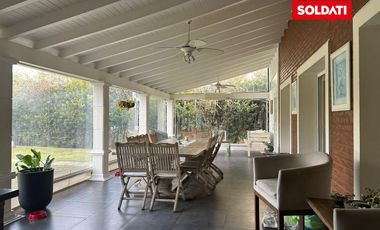 Casa en La Lomada, ENERO impecable. 4 cuartos, piscina, play. Consulte diciembre