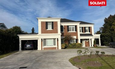 Casa en La Lomada, ENERO impecable. 4 cuartos, piscina, play. Consulte diciembre